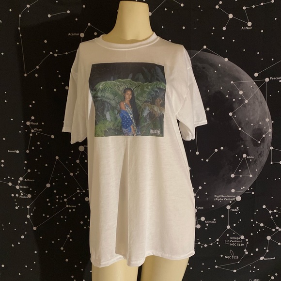 Jhene Aiko graphic tee. - Picture 2 of 4